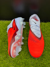 Load image into Gallery viewer, Nike Phantom 6 Low Elite FG
