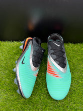 Load image into Gallery viewer, Nike Phantom 6 Low Elite FG
