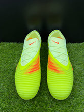 Load image into Gallery viewer, Nike Phantom 6 Low Elite SG-Pro
