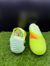 Load image into Gallery viewer, Nike Phantom 6 Low Elite SG-Pro
