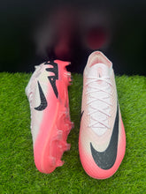 Load image into Gallery viewer, Nike Mercurial Vapor 15 Elite FG

