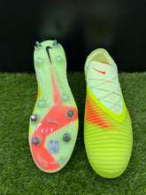 Load image into Gallery viewer, Nike Phantom 6 Low Elite SG-Pro
