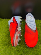 Load image into Gallery viewer, Nike Phantom 6 Low Elite SG-Pro
