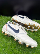 Load image into Gallery viewer, Nike Tiempo Ronaldinho R10 Pearl FG
