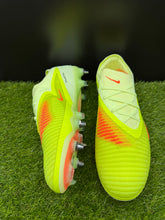 Load image into Gallery viewer, Nike Phantom 6 Low Elite SG-Pro
