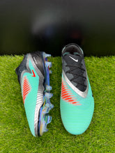 Load image into Gallery viewer, Nike Phantom 6 Low Elite FG
