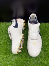 Load image into Gallery viewer, Nike Tiempo Ronaldinho R10 Pearl FG
