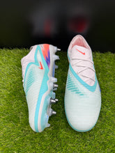 Load image into Gallery viewer, Nike Phantom 6 Low Elite NU2 SG-Pro
