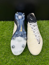 Load image into Gallery viewer, Nike Phantom GX 2 Elite SG
