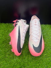 Load image into Gallery viewer, Nike Mercurial Vapor 15 Elite FG
