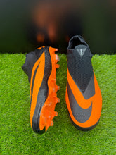 Load image into Gallery viewer, Nike Phantom Vision Elite DNA FG
