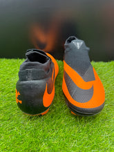 Load image into Gallery viewer, Nike Phantom Vision Elite DNA FG
