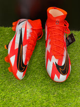Load image into Gallery viewer, Nike Mercurial Superfly 8 Elite FG CR7 LE
