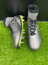 Load image into Gallery viewer, Nike Magista Obra SG-Pro
