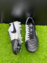 Load image into Gallery viewer, Nike Tiempo Legend V Elite FG
