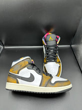 Load image into Gallery viewer, Nike Jordan 1 Mid

