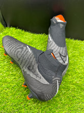 Load image into Gallery viewer, Nike Phantom GX Elite DF FG
